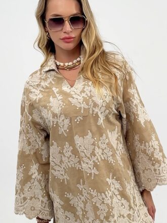 Витончена блуза у відтінку warm beige з об’ємною вишивкою